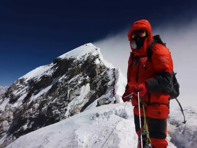 Overcrowding on Everest: The Real Price of 5 Minutes on Top of the World